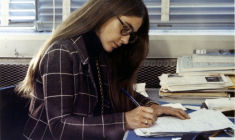 Photo non datée, diffusée par le Smithsonian National Air and Space Museum le 11 juillet 2019, montrant Margaret Hamilton travaillant au Draper Laboratory, durant les missions Apollo ( Smithsonian National Air and Space Museum / HO )