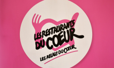 Les Restos du Coeur vont lancer en avril à Paris un spectacle caritatif d'humour baptisé Les Enflures, sur le modèle des Enfoirés pour la chanson ( AFP / STEPHANE DE SAKUTIN )