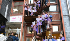 Manifestation du personnel médical contre la fermeture de la maternité des Lilas, en Seine-Saint-Denis, le 30 octobre 2025 ( AFP / Bertrand GUAY )
