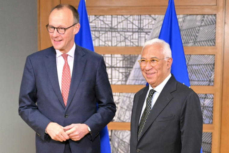 Le président du Conseil européen Antonio Costa reçoit le futur chancelier allemand Friedrich Merz à Bruxelles le 6 mars 2025 ( AFP / NICOLAS TUCAT )