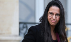 La ministre des Outre-mer, Naïma Moutchou  à sa sortie de l'Elysée le 22 octobre 2025. ( AFP / Ludovic MARIN )