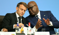 Le président français Emmanuel Macron et son homologue de la République démocratique du Congo Felix Tshisekedi lors de la conférence des Grands Lacs à Paris, le 30 octobre 2025 ( POOL / Alain JOCARD )